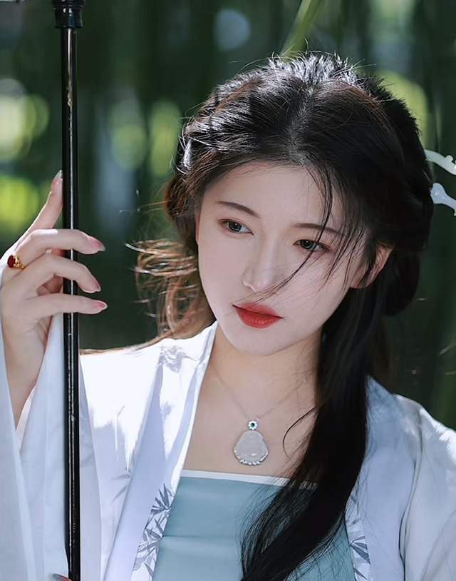 网红阿桃遭夫闺蜜背叛,婚房出轨直言享受