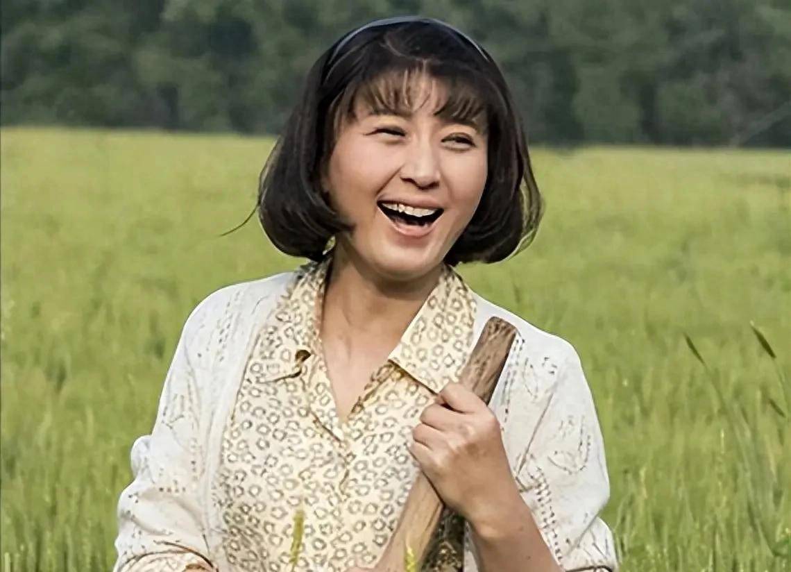 闫学晶硬核回应诽谤：捐赔偿款，澄清与冯巩关系