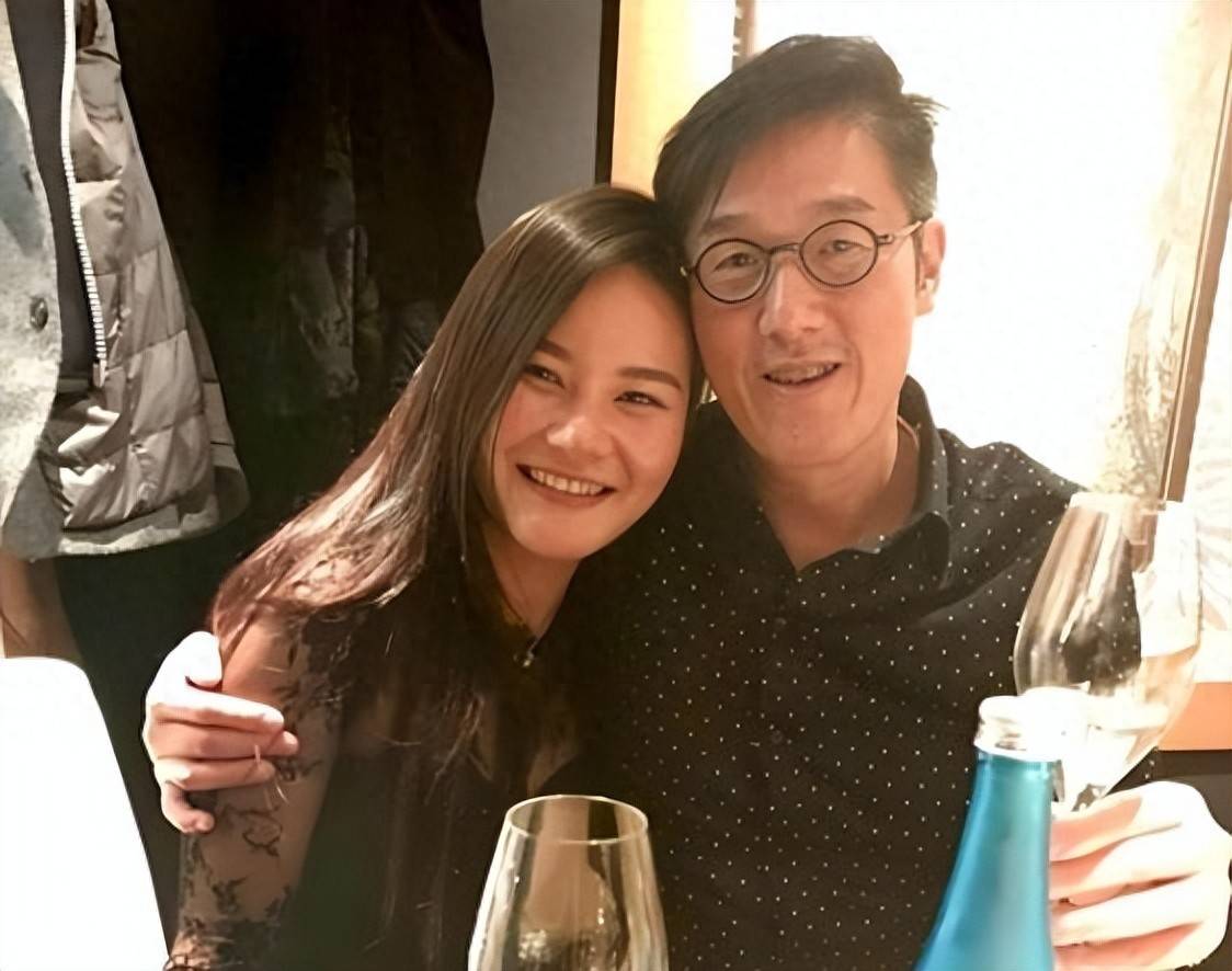 港富商出轨网红9年连生4胎，原配毫不知情