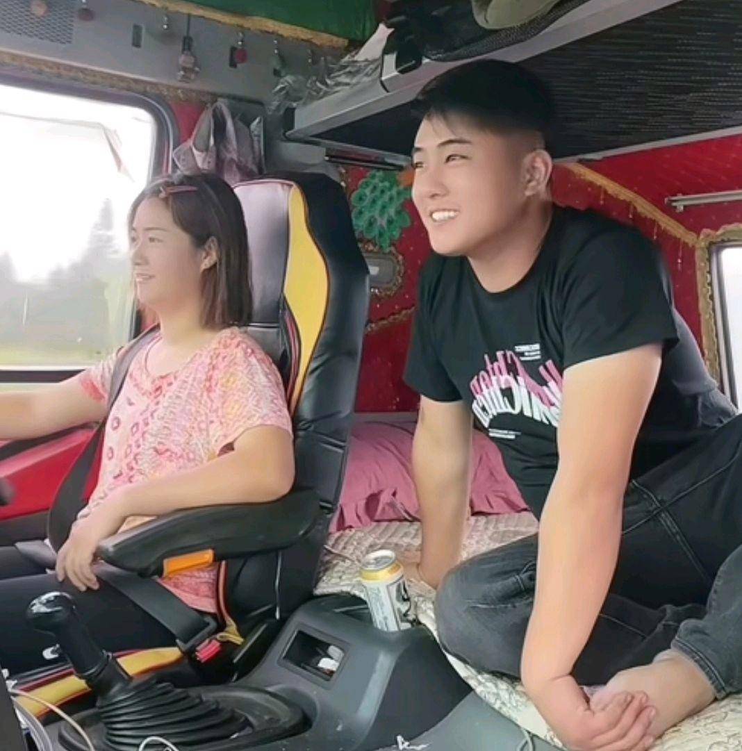 95后网红啊蛋自曝婚姻破裂，姨妹失踪