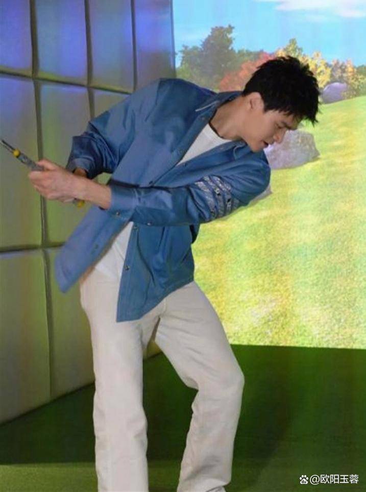 孙杨代言翻车:望远镜拿反成笑话