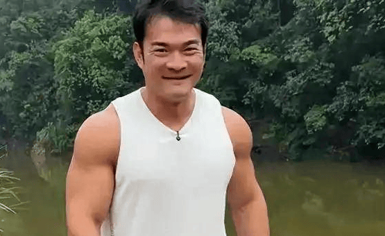 带货翻车第一人李维刚假肉自赔750万，人民日报点名表扬