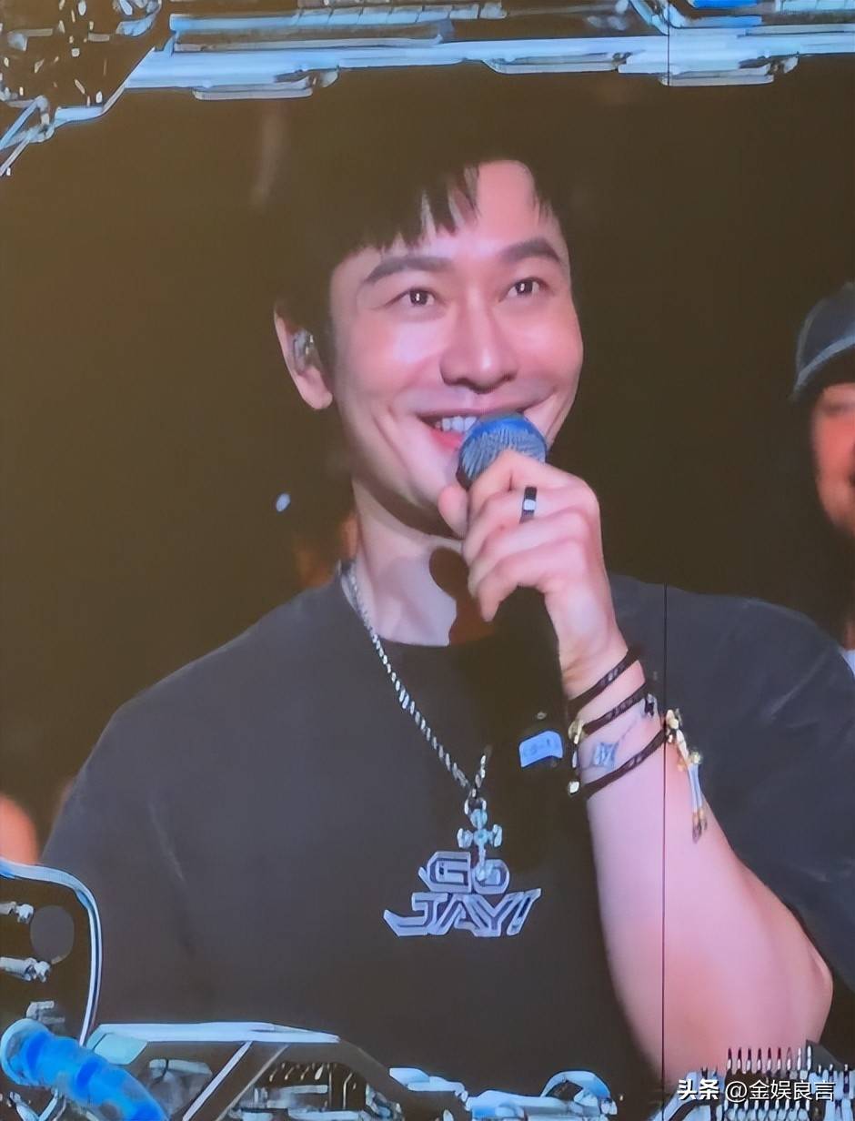 黄晓明夸昆凌双标翻车,网友心疼杨颖