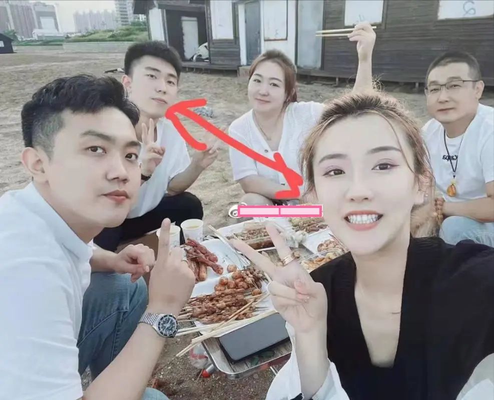 百万网红家暴反转:妻子出轨堂弟还打丈夫