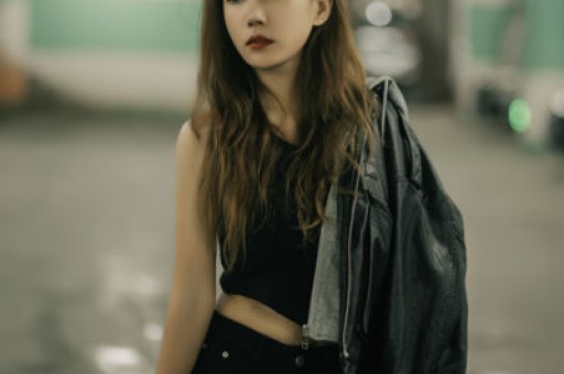 顶流女歌手突遭重罚！原因曝光引热议