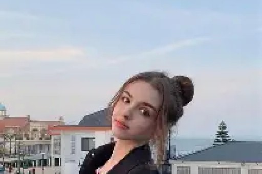 顶流女歌手突遭重罚！原因曝光引热议