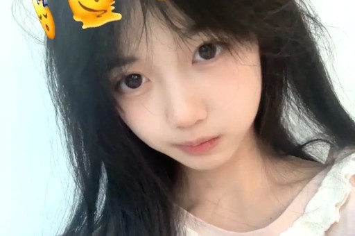 何秋亊演唱会抄袭争议：撞衫还是模仿？原创性遭质疑