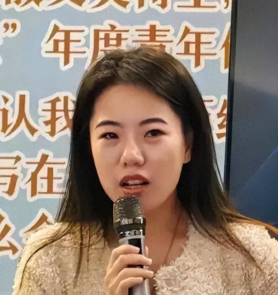 蒋方舟学位被撤风波：沈星力挺反被扒，底线规则引热议