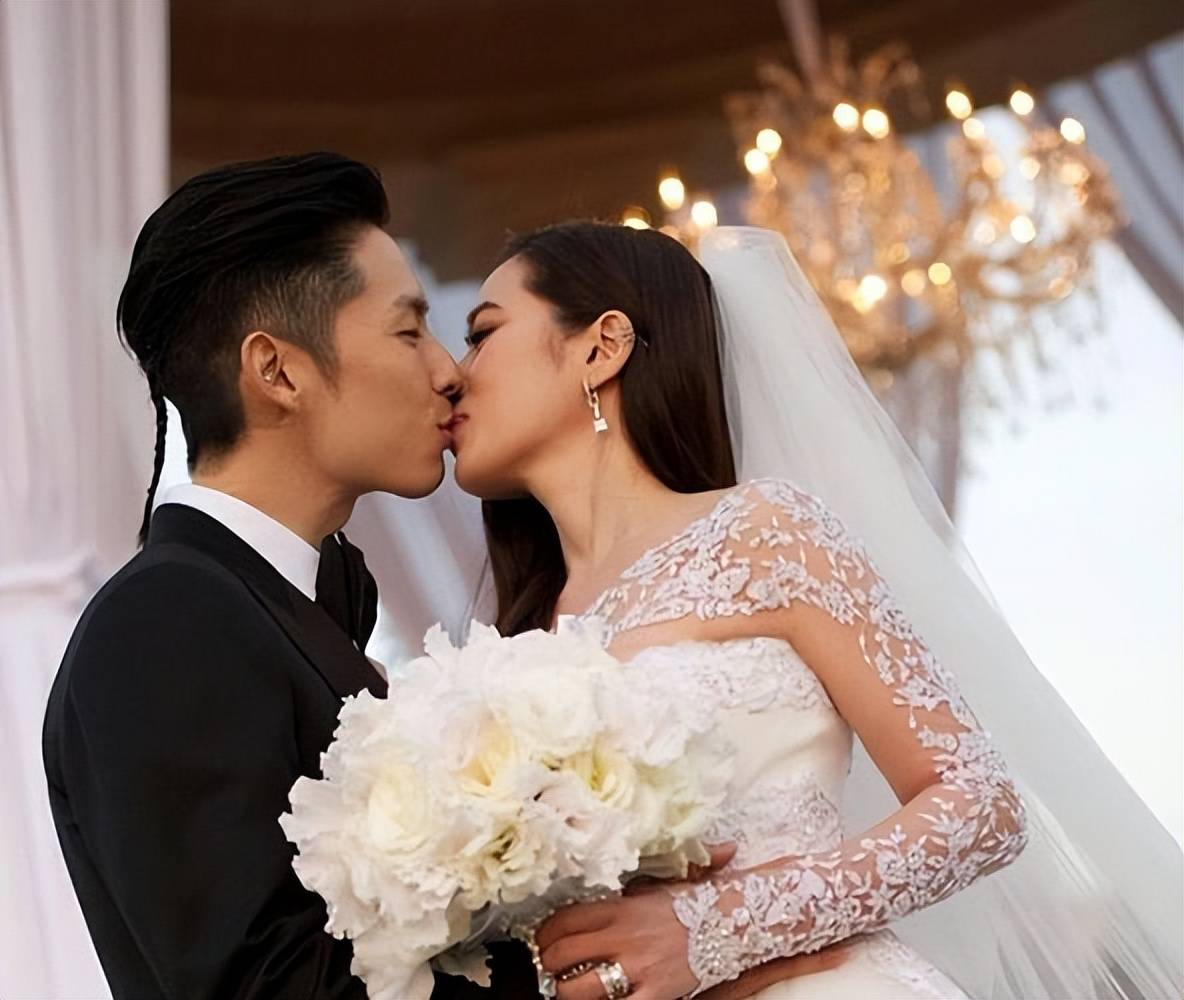 4个离谱瓜:二婚、起诉、顶流恋爱脑、韩红道歉