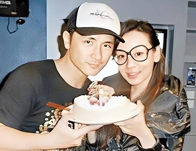 香港女星杨思琦单亲妈妈熬夜直播,15年事件终反转