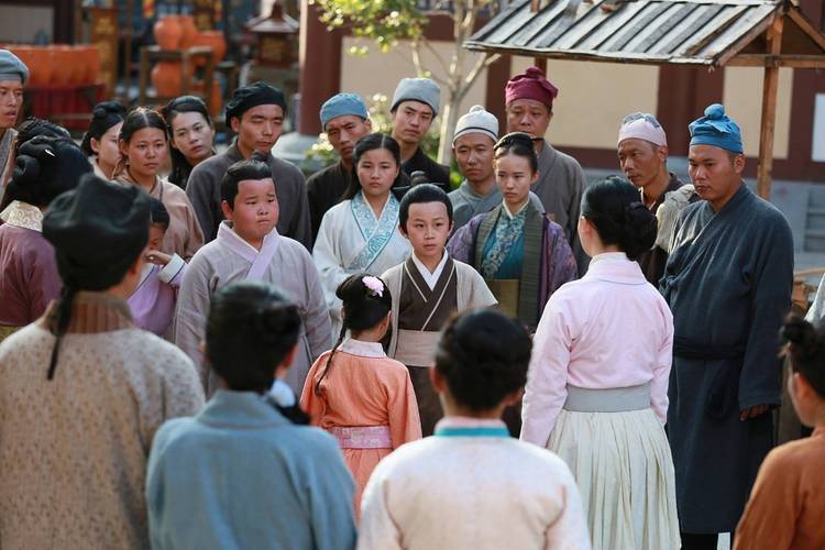 AI冲击下横店群演:美女泛滥,懒汉光棍何去何从