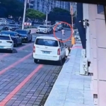 跑长途的丈夫突然回家，二楼窗户跳下个穿短裤的男人