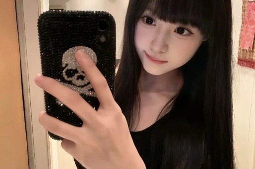 明星红毯翻车有多尴尬？个个暴露身材短板寒风中凹造型好心酸
